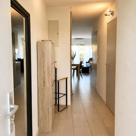 Apartment Bright With Balcony, Pool, And Tennis Court
