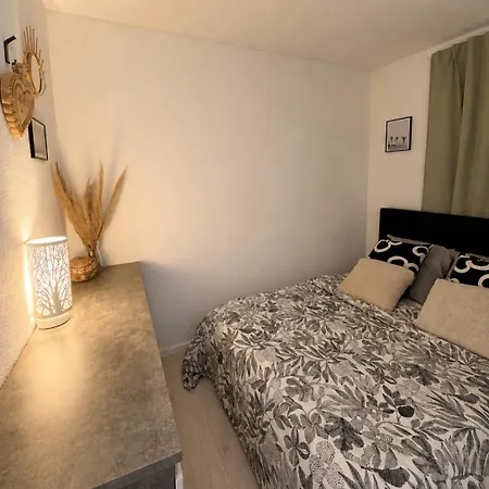 Bright With Balcony, Pool, And Tennis Court * Antibes